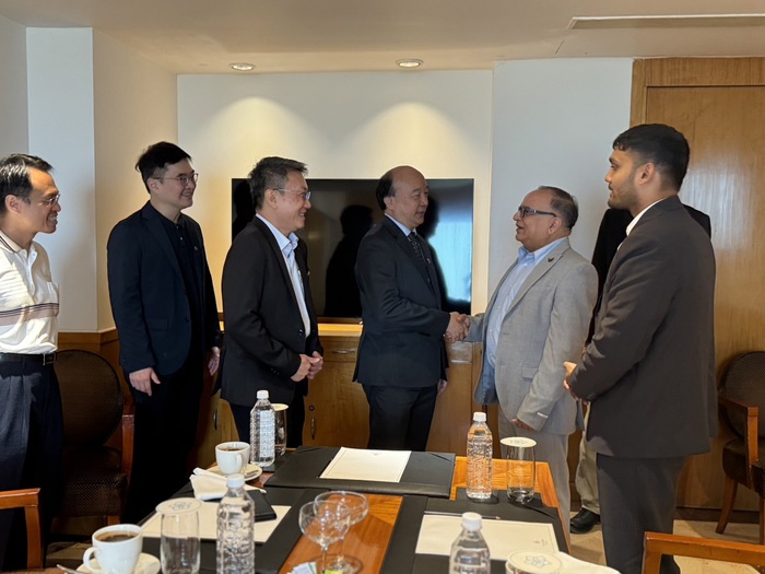 中正大學蔡少正校長率訪團與印度理工學院羅巴爾校長Director Rajeev Ahuja 會面